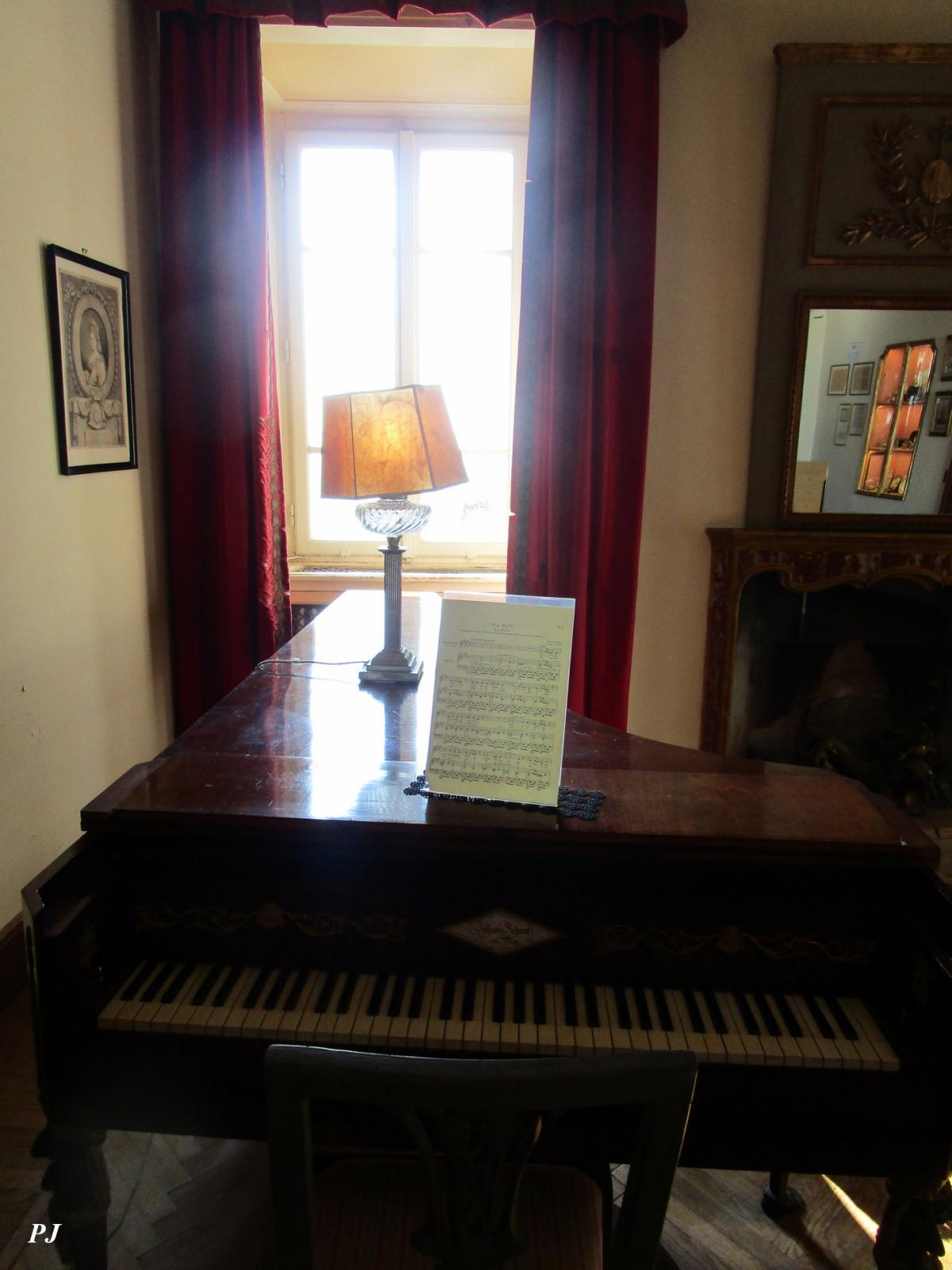 Castello di Duino: the piano played from Franz Liszt