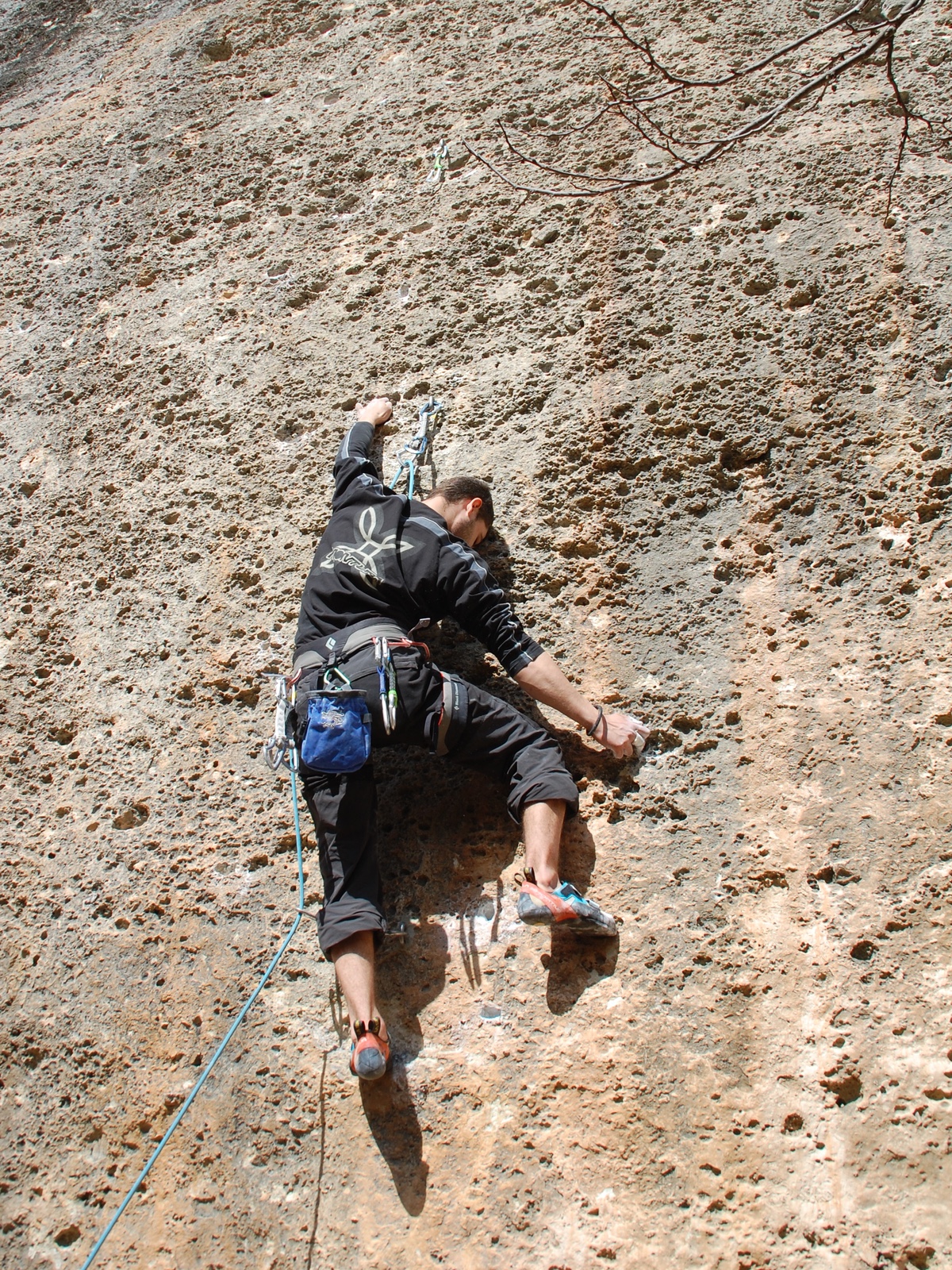 Kristian De Marchi on the first pitch of Druido (7a)