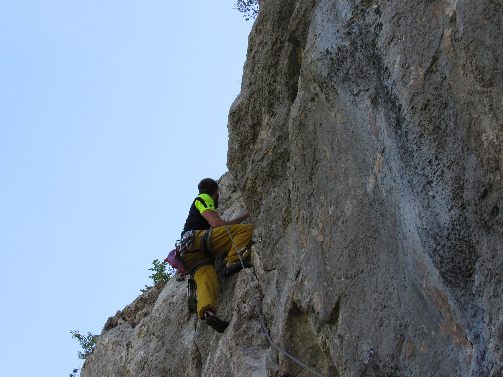 Aaron Golinucci on Felce e mirtillo (6a+)