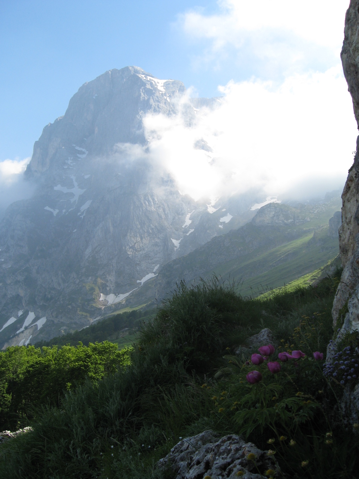 The Gran Sasso mountain from the Arapietra crag