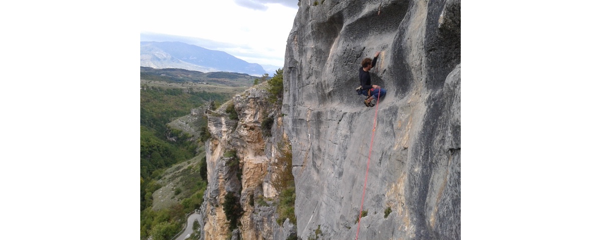 Antonello Giordano on the second pitch of Grattugia (6c)