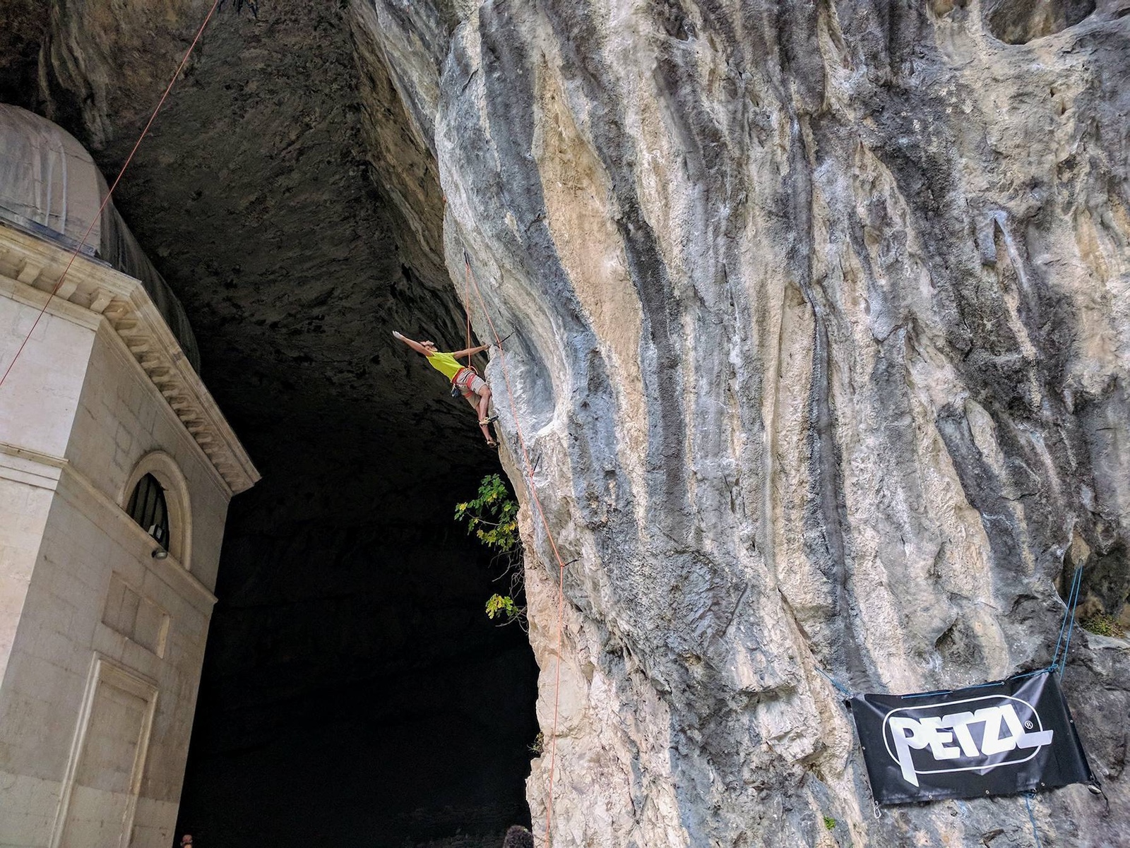 Lorenzo Angelozzi on Nuvole Bianche (7b+/7c)