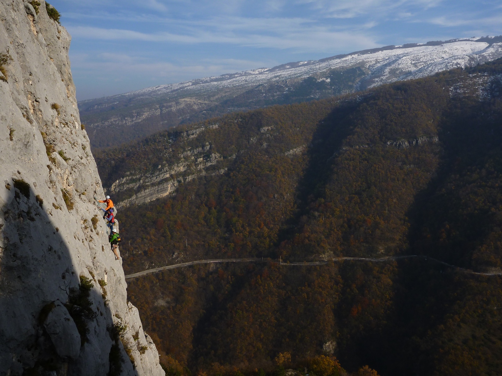 A rope team on Porcellum, nice multipitches route (max 6a)