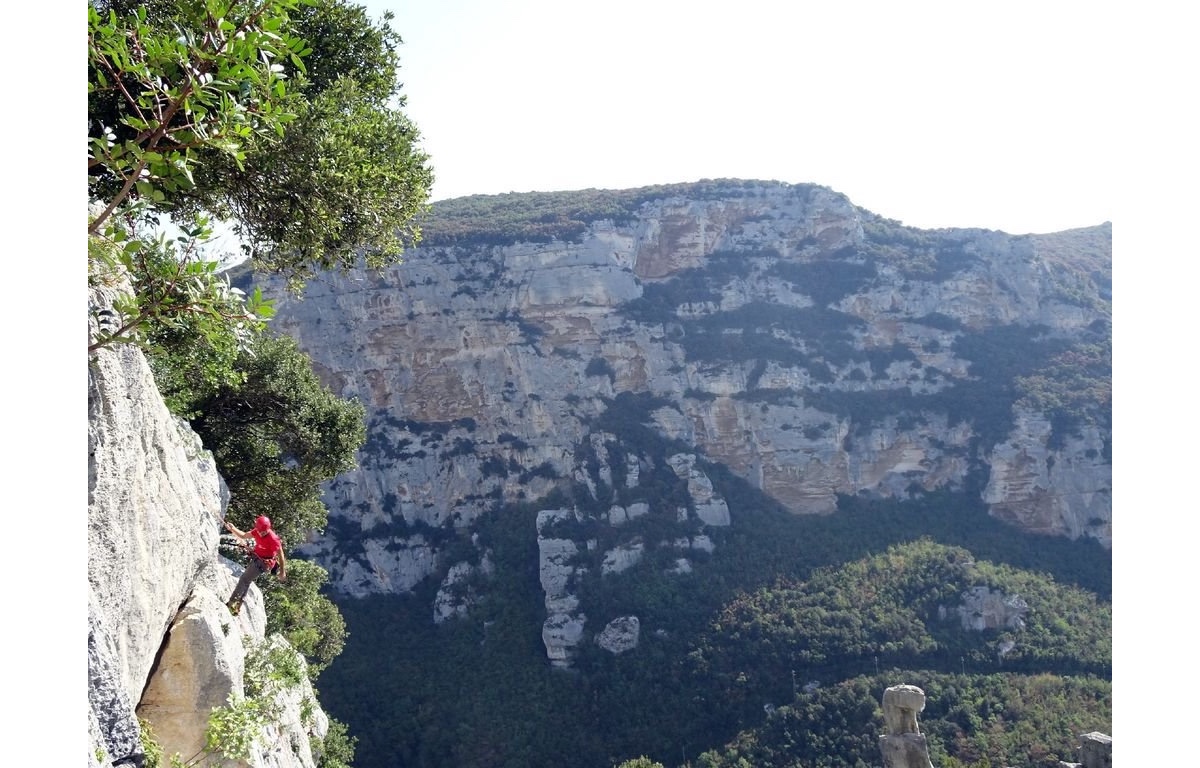 A glimpse of Valle Aquila from the Falesia della Coccinella area