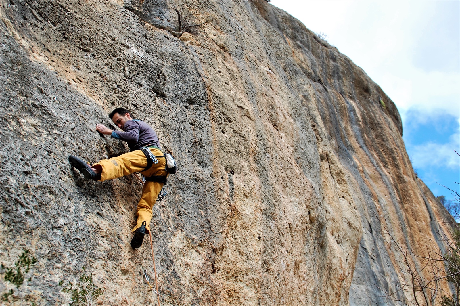 Marco Todisco on the first pitch of Zì Aldo (6c+)
