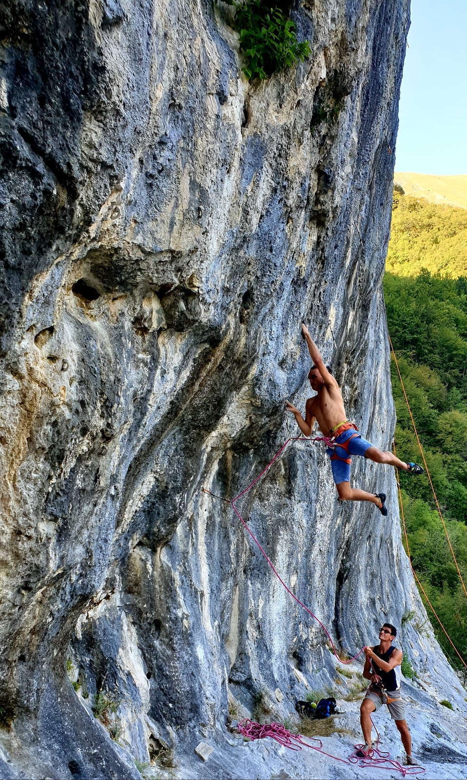 Francesco Poderini su Neanderthal (8a+)