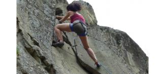 Viviana Smirnoff at the crux of Ciollospit (5b)