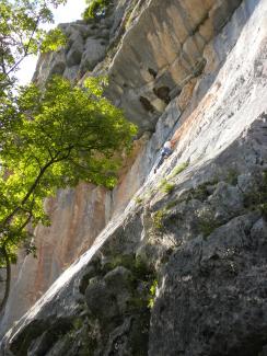 A girl on Cipollina (4a+)