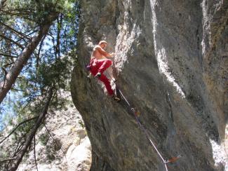 Romano Costantini passing the crux of Eroi nel vento (7c)