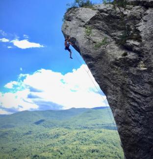 Andrea D’Addazio at the end of the bow of Le bateau ivre (8b+)