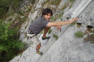 Marco Bocci tasting the friction climbing offered by Ma.Vi. (4c)