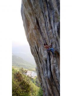Neil Agostinelli on Otto boh (8a)